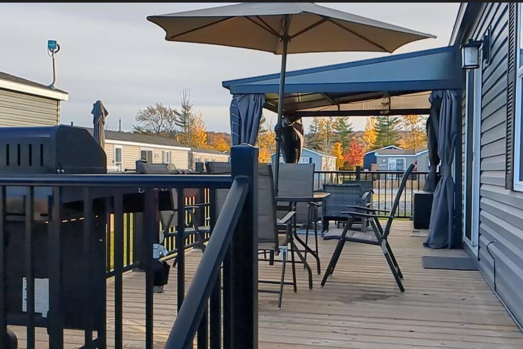 Subu'S Paradise In Niagara Exterior photo